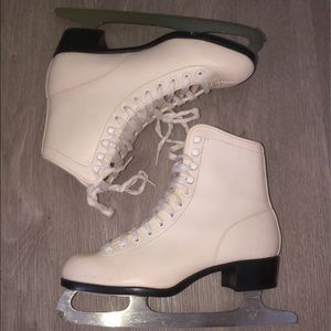 (Off-White) Vintage Ice Skates